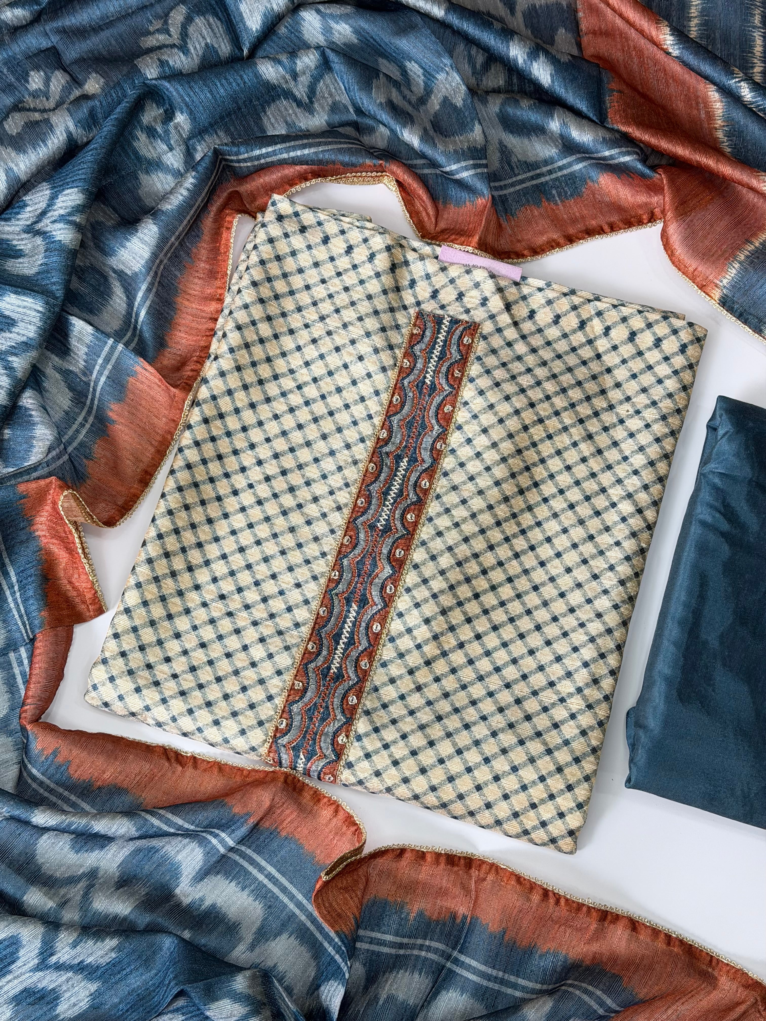 Geometric TUSSAR unstitched suit