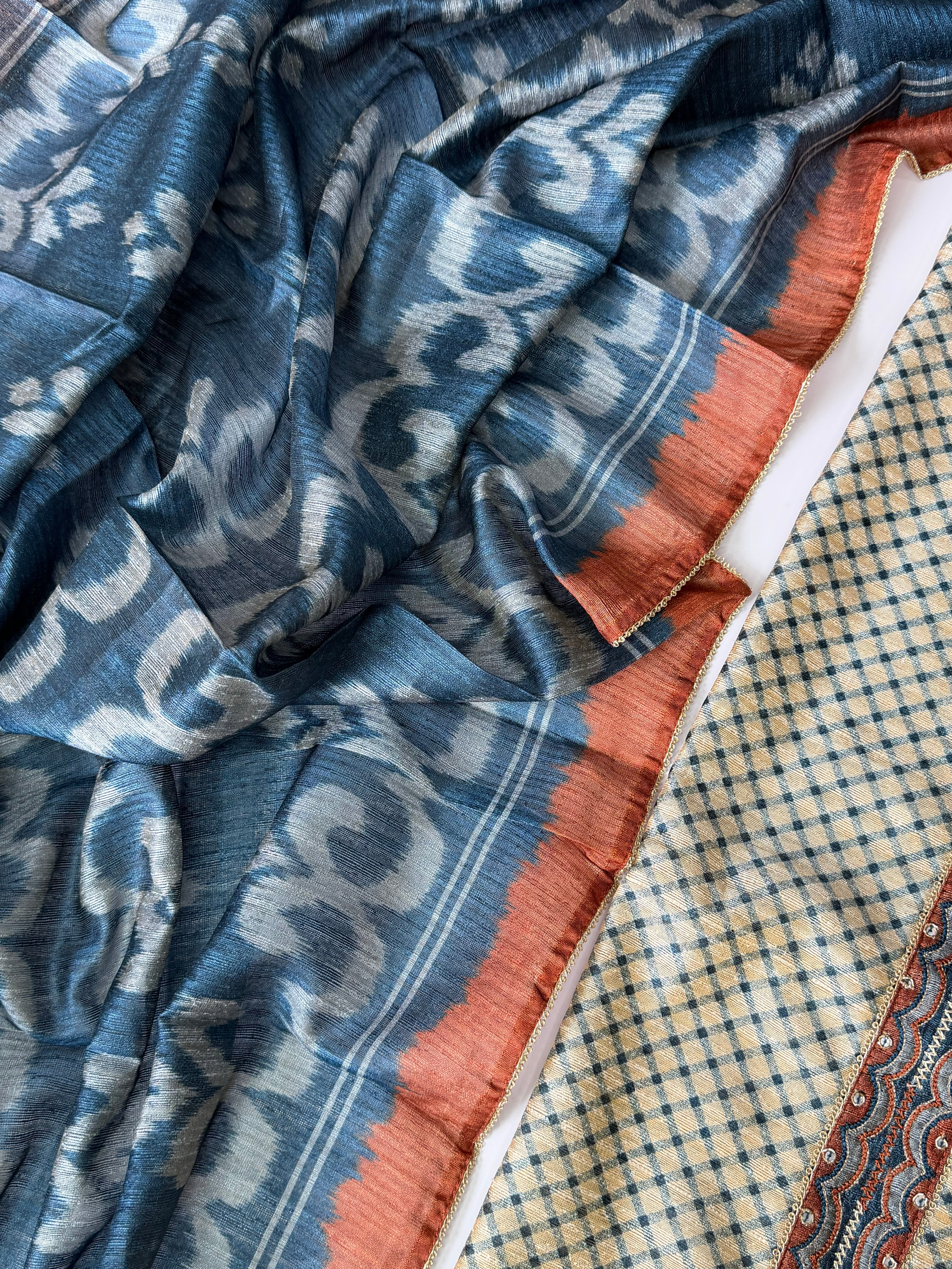 Geometric TUSSAR unstitched suit
