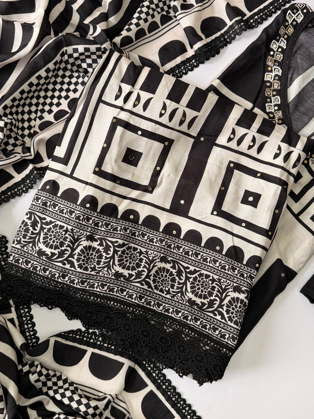 Monochrome modal unstitched suit
